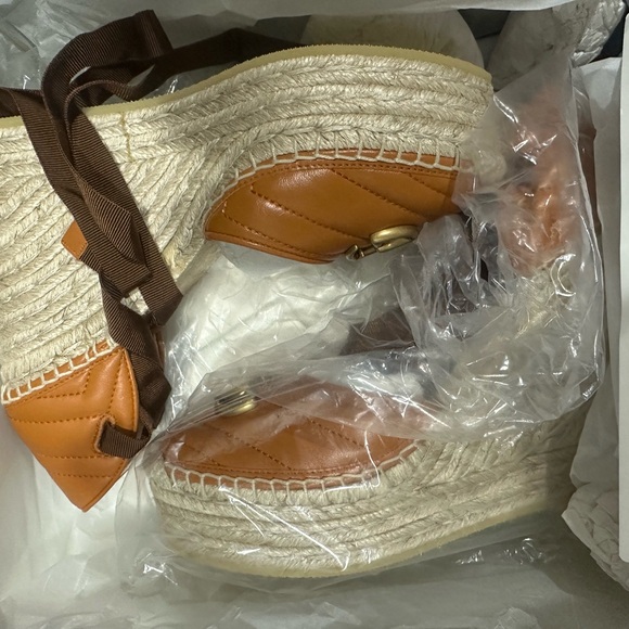 Gucci Women's Tan Espadrille Shoes - Picture 4 of 5